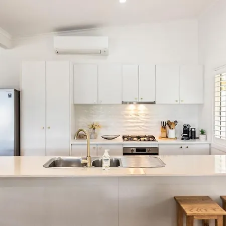 By The Beach 2 Beach Side 3 Bedroom 2 Bathroom Home Alexandra Headland Exterior photo